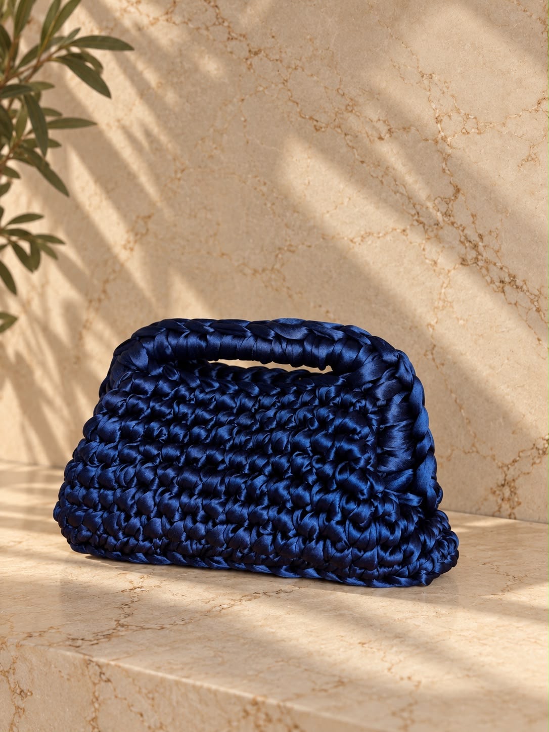 Pochette Kikka in fettuccia metallica blu elettrico, misura media